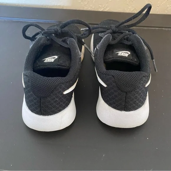 Toddler Nike lace up shoes - Picture 4 of 5